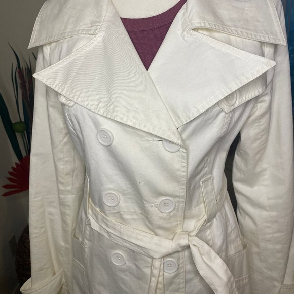 SALE: White Trench Coat by Red Berry. Size S. Double-breasted with satin lining - Picture 2 of 6